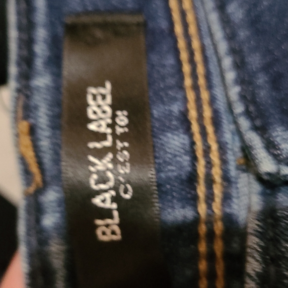 Distressed jeans - Picture 4 of 7